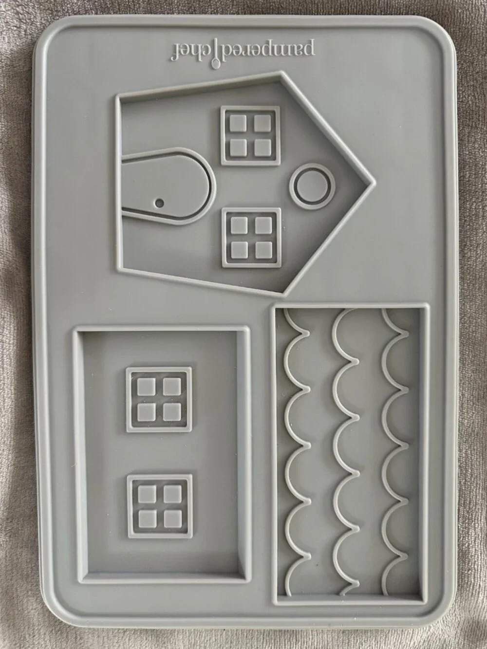 Pampered Chef Gingerbread House Silicone Cookie Mold # 100136 Set Of 2 w Recipe